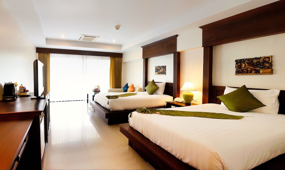 Deluxe Double or Twin Room, Pool Access - Photo 2