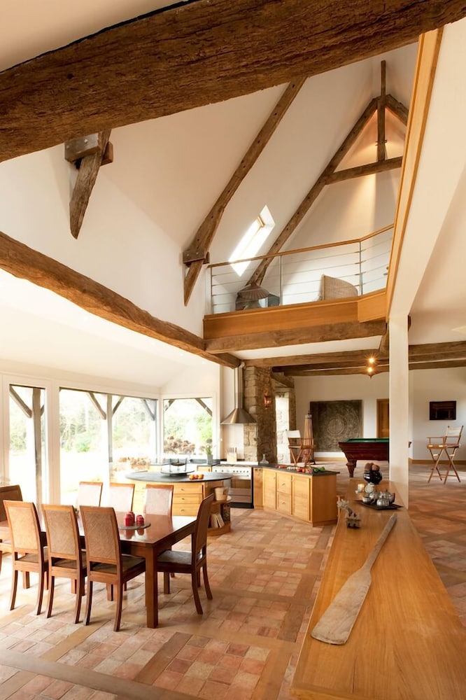 House, 5 Bedrooms, Terrace, Garden Area photo 3