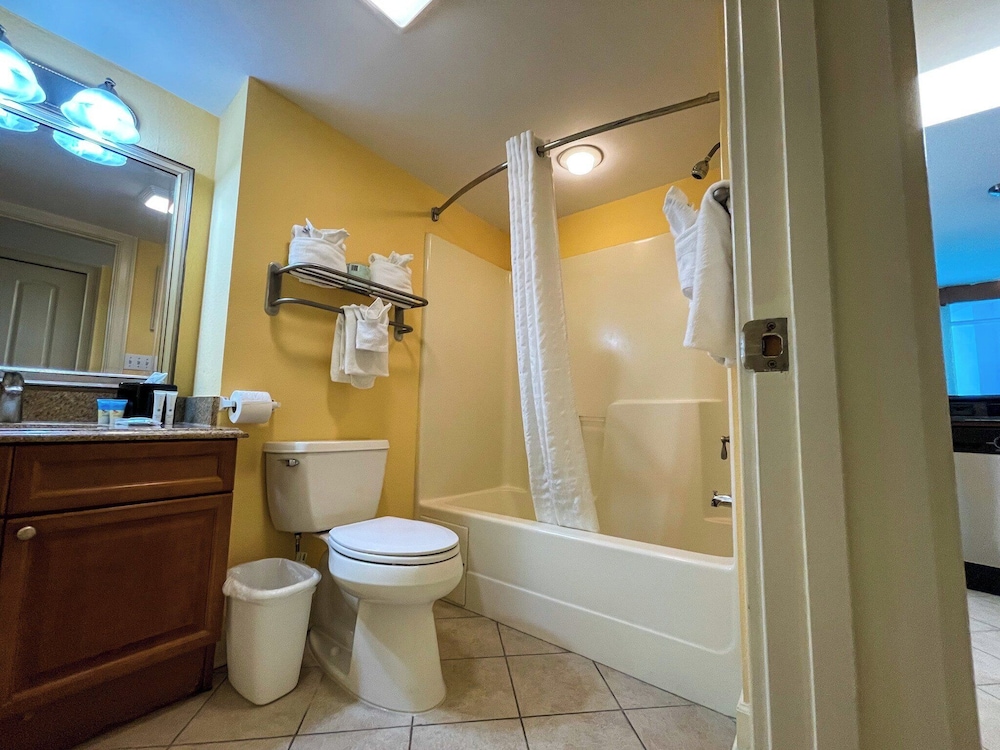 Standard Condo, 2 Bedrooms, Kitchen, Partial Ocean View photo 3