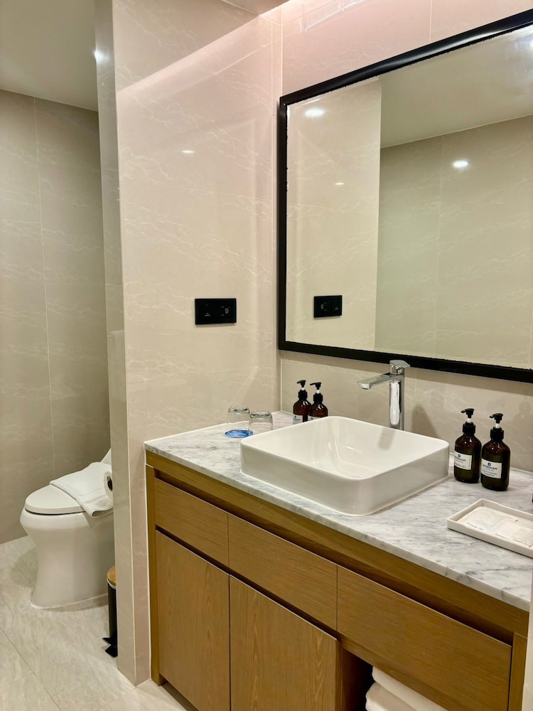 Premier Suite - Photo 14