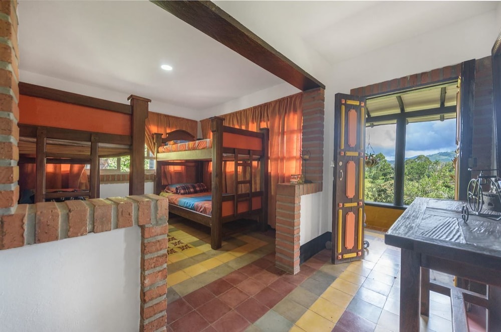 Standard Room, Multiple Beds, Private Bathroom photo 1