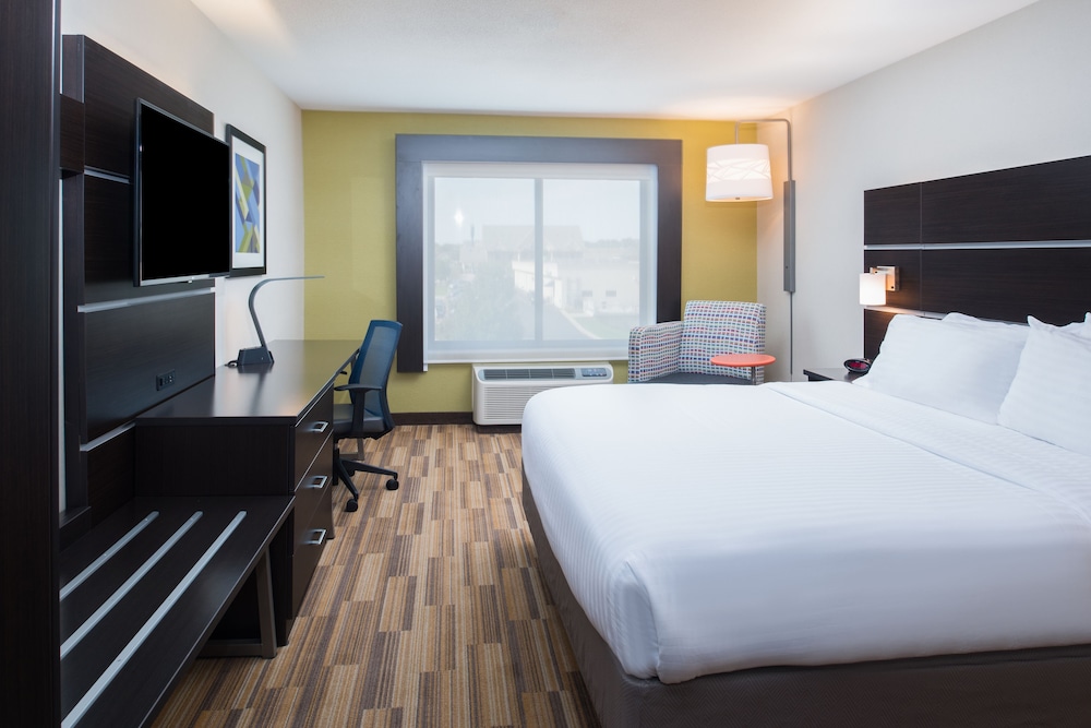 Suite, 1 King Bed, Accessible (Communications, Accessible Tub) - Photo 3