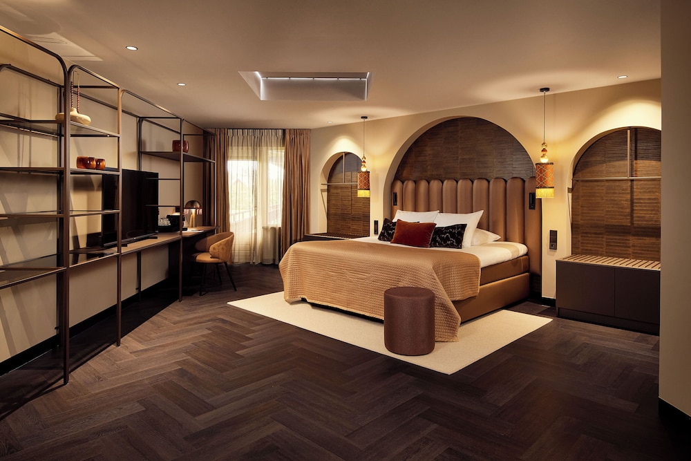 Deluxe Suite
