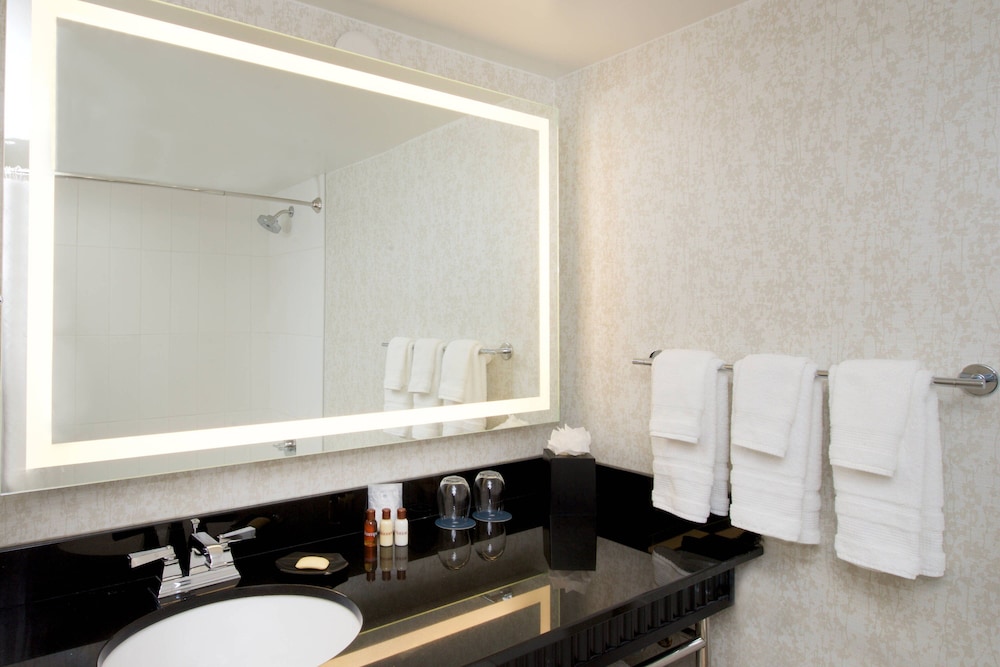 Club Suite, 1 Bedroom - Photo 2