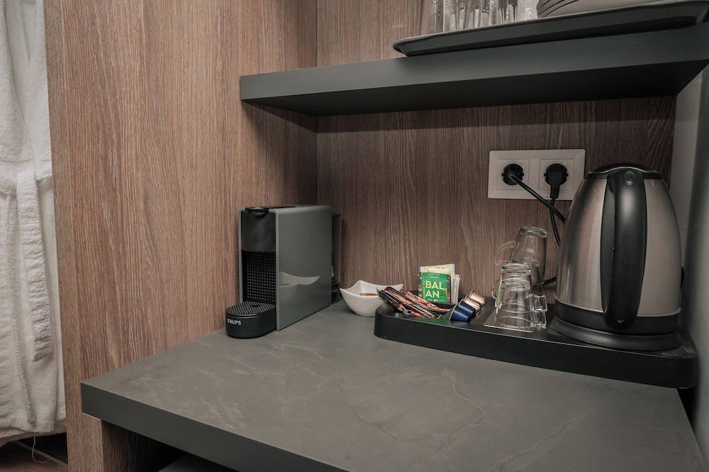 Queen Deluxe Room - Photo 6