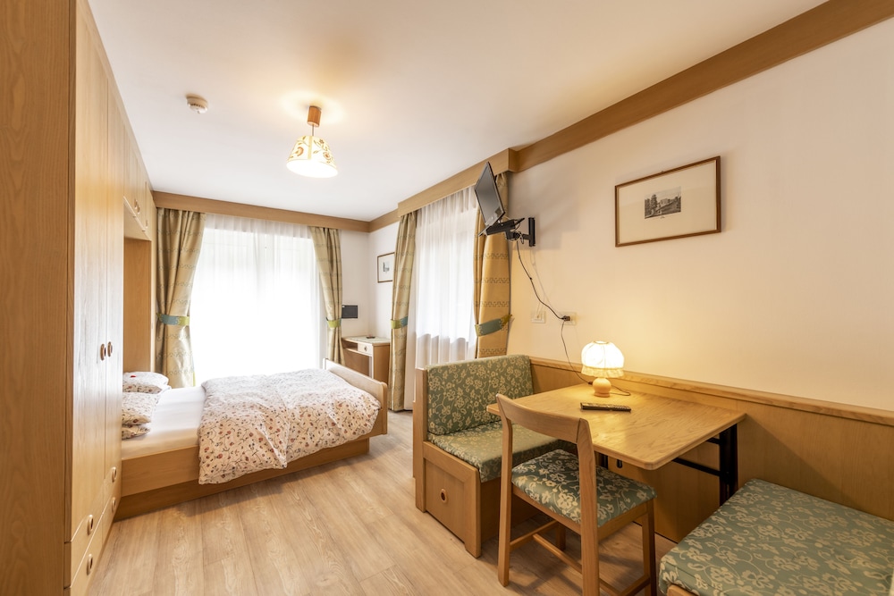 Standard Double or Twin Room, Balcony, Mountain View