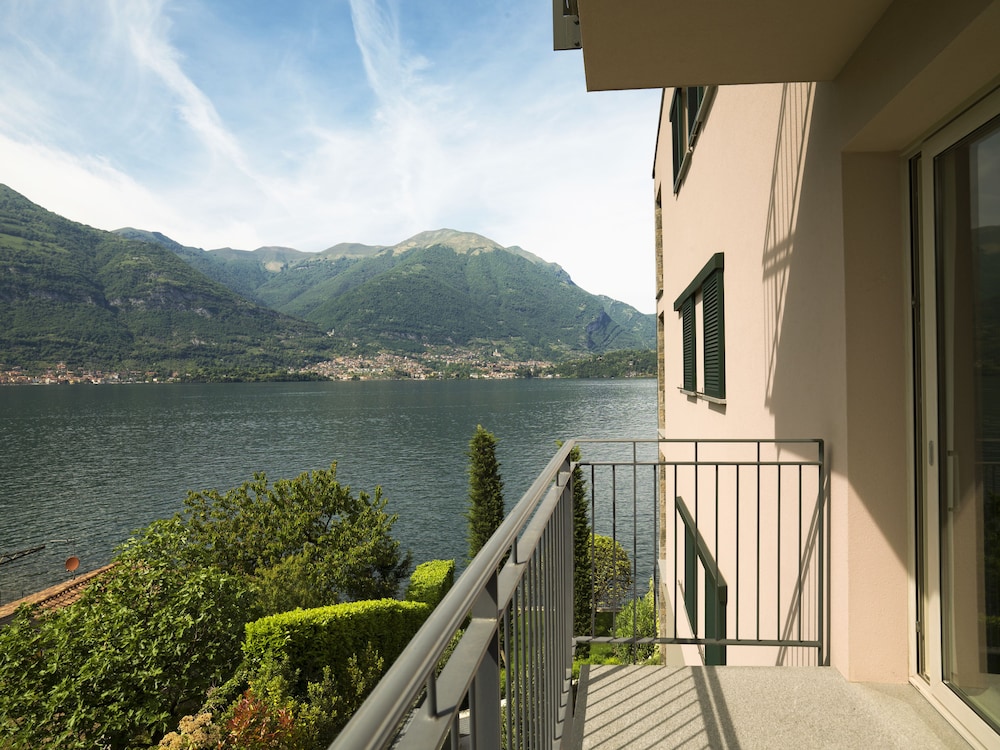 Apartment, 1 Bedroom, Partial Lake View, Corner