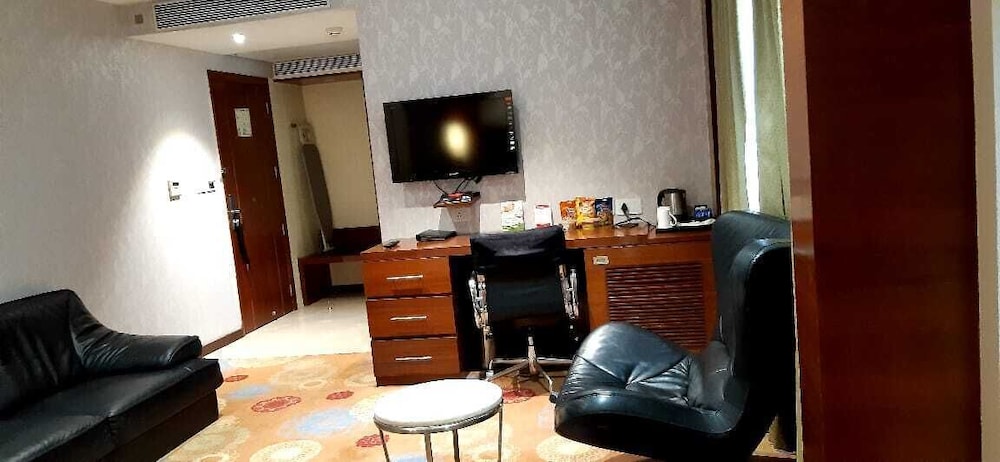 Room, 1 King Bed, Accessible, Non Smoking - Photo 5