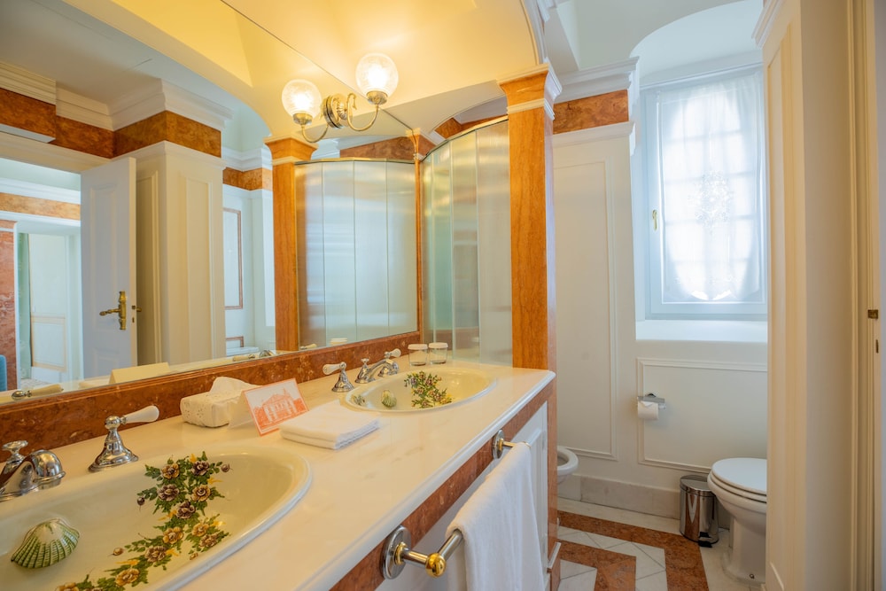 Superior Suite, Ocean View thumbnail 5