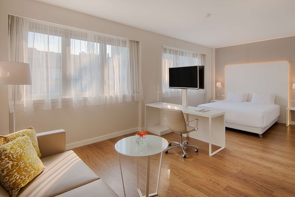 Junior Suite (Extra Bed 2 adults + 2 children) - Photo 1