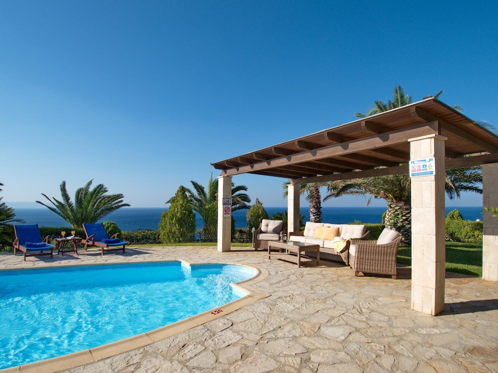 Villa photo 1