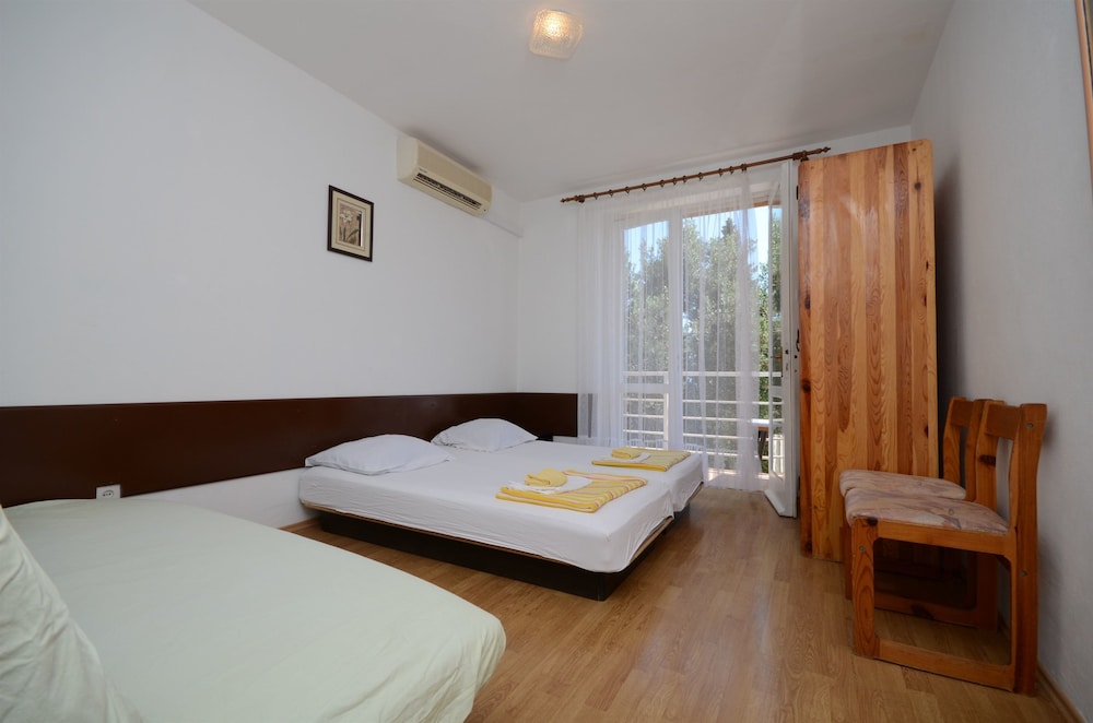 Apartment (A4)