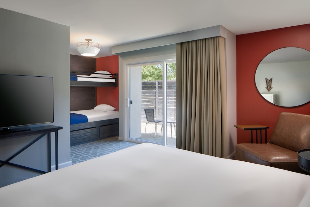 Family 1 King Junior Suite with Bunk Beds photo 3