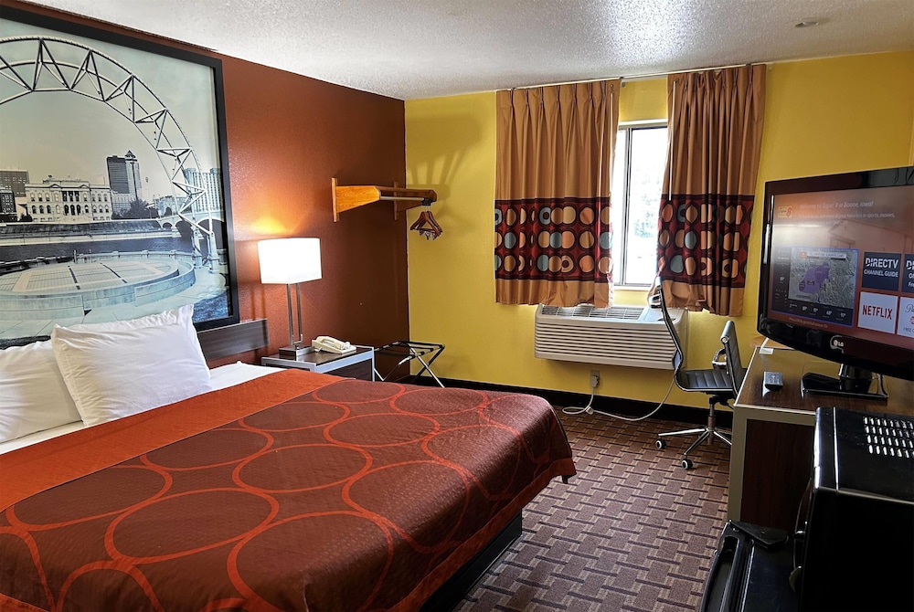 Suite, 1 King Bed, Non Smoking photo 1