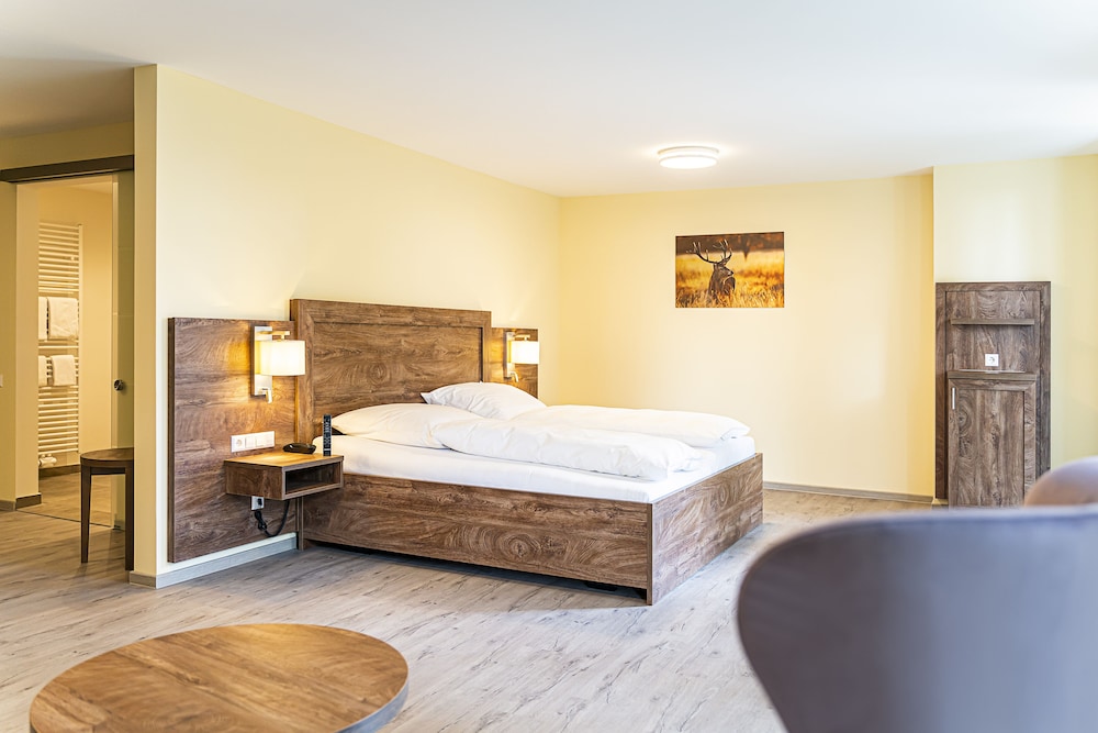 Junior Suite, 1 King Bed, Accessible photo 1