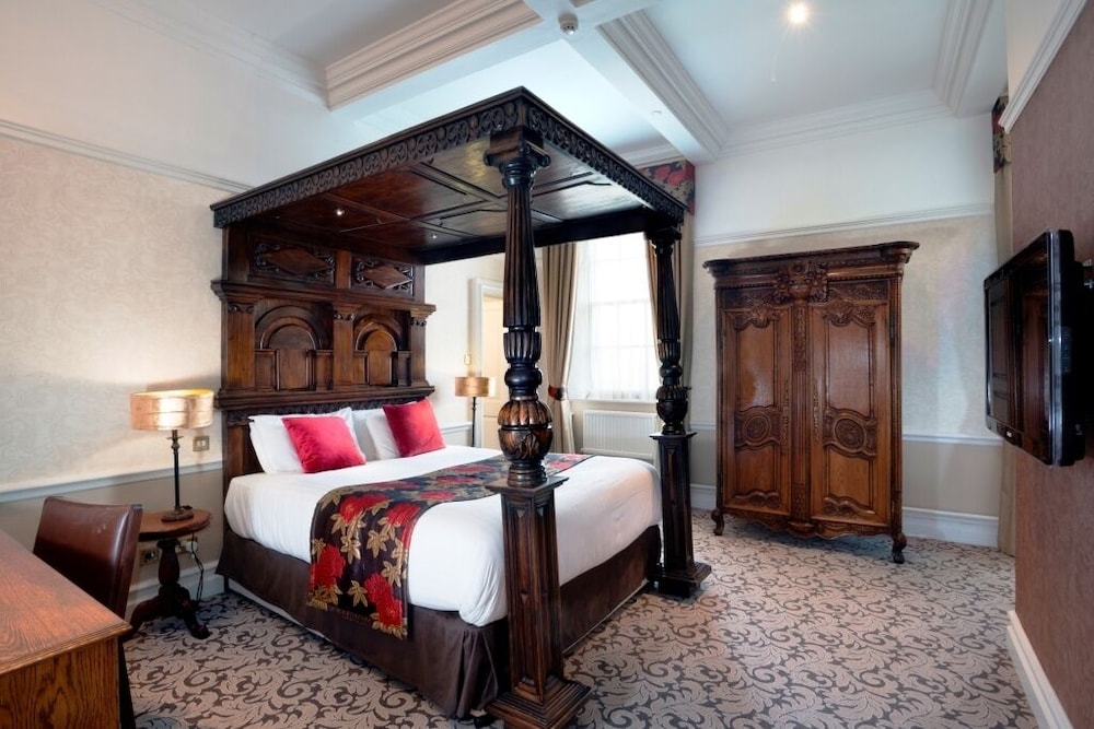 Suite, 1 King Bed, Non Smoking photo 3