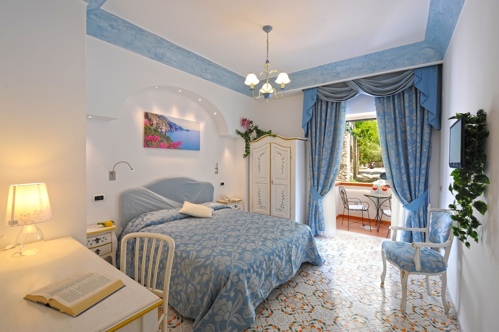 Double Room, Balcony, Partial Sea View - Photo 2