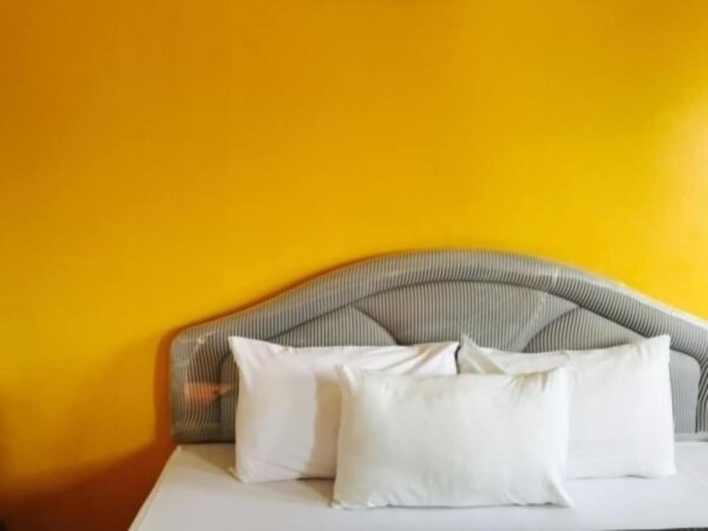 Deluxe King Bed photo 2