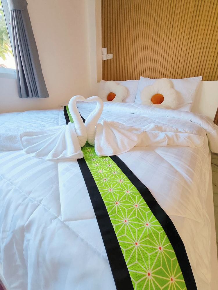 Deluxe Room, Pool View - Photo 12
