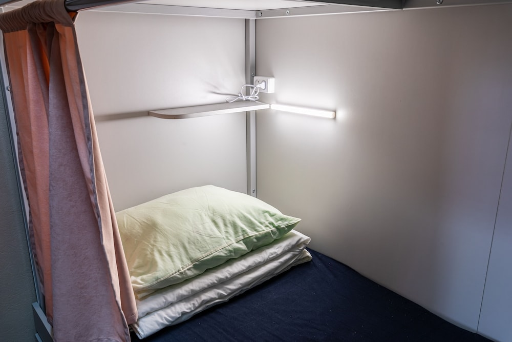 Shared Dormitory, Women only (14 beds) photo 2