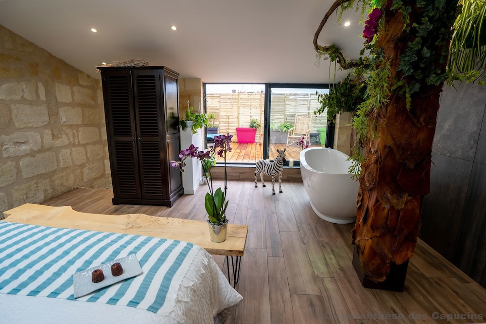 Suite Exotique Luxe with private whirlpool bath on terrace photo 1