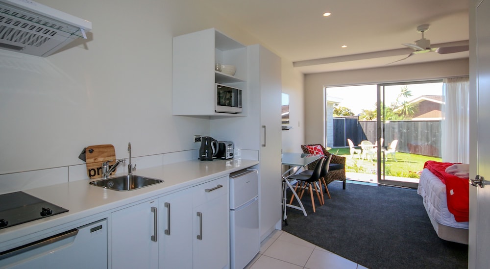 Studio Suite, Jetted Tub, Garden View photo 2