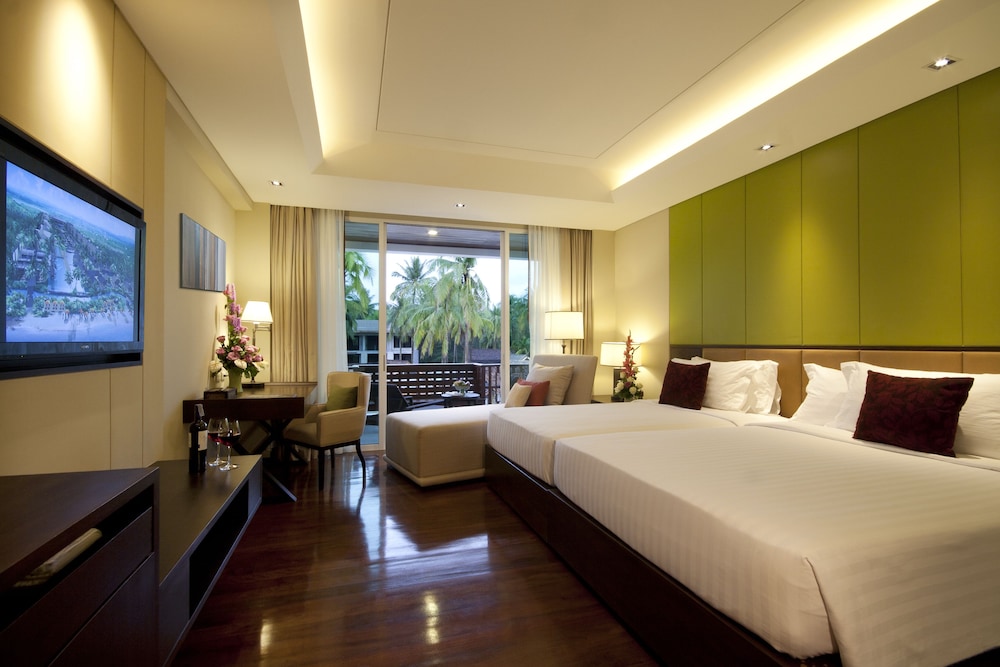 Deluxe Double or Twin Room, Pool View photo 2
