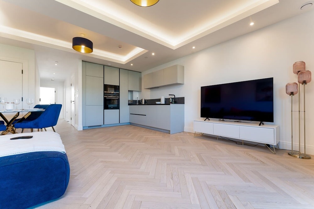 Apartment photo 2