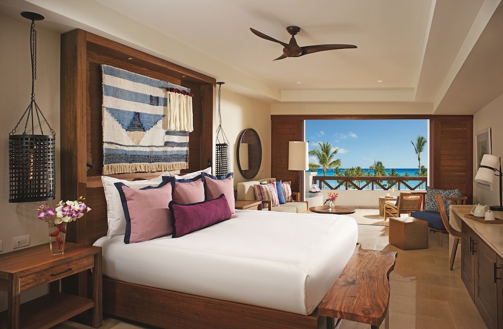 Junior Suite Ocean View King Bed