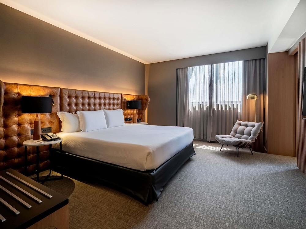 Executive Suite, 1 King Bed, Club Lounge Access