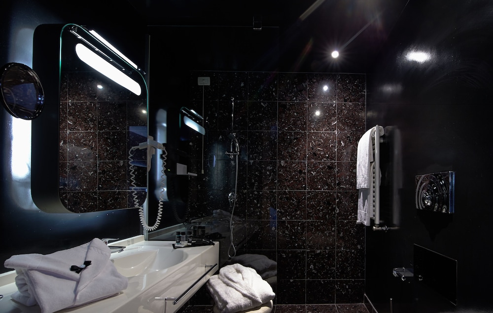 Executive Suite thumbnail 6