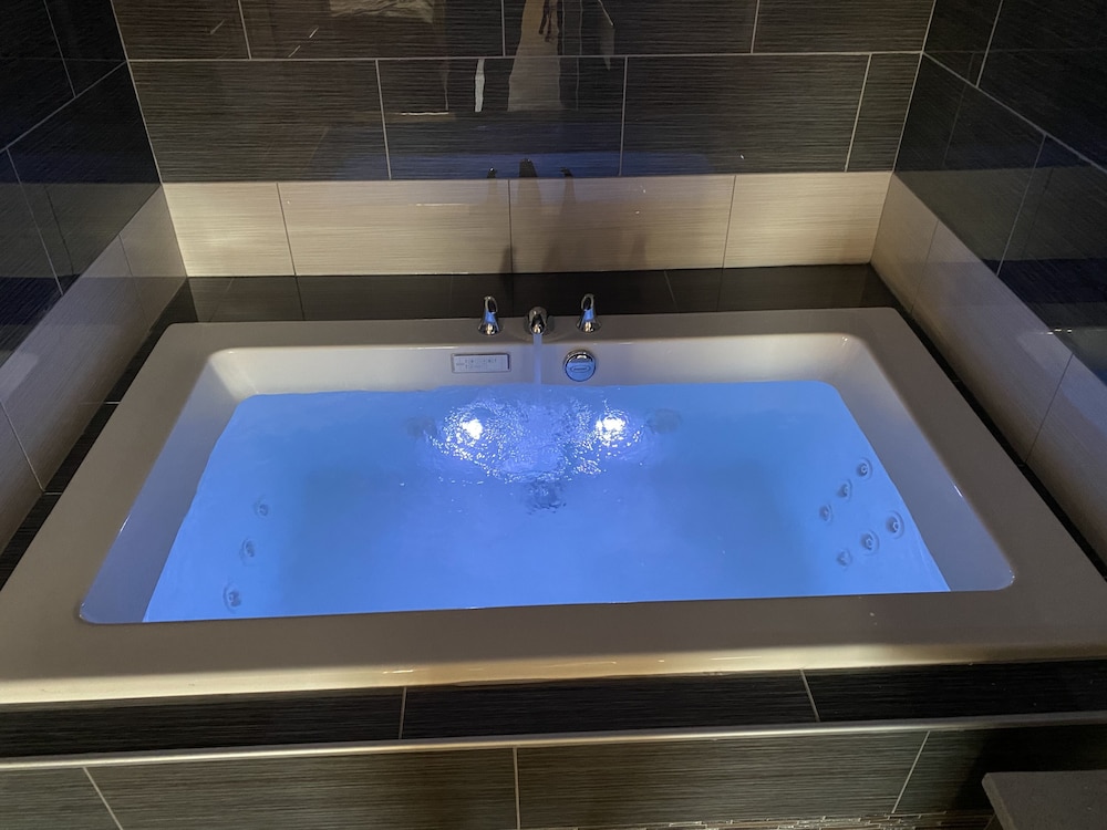 Hot Tub Room photo 2