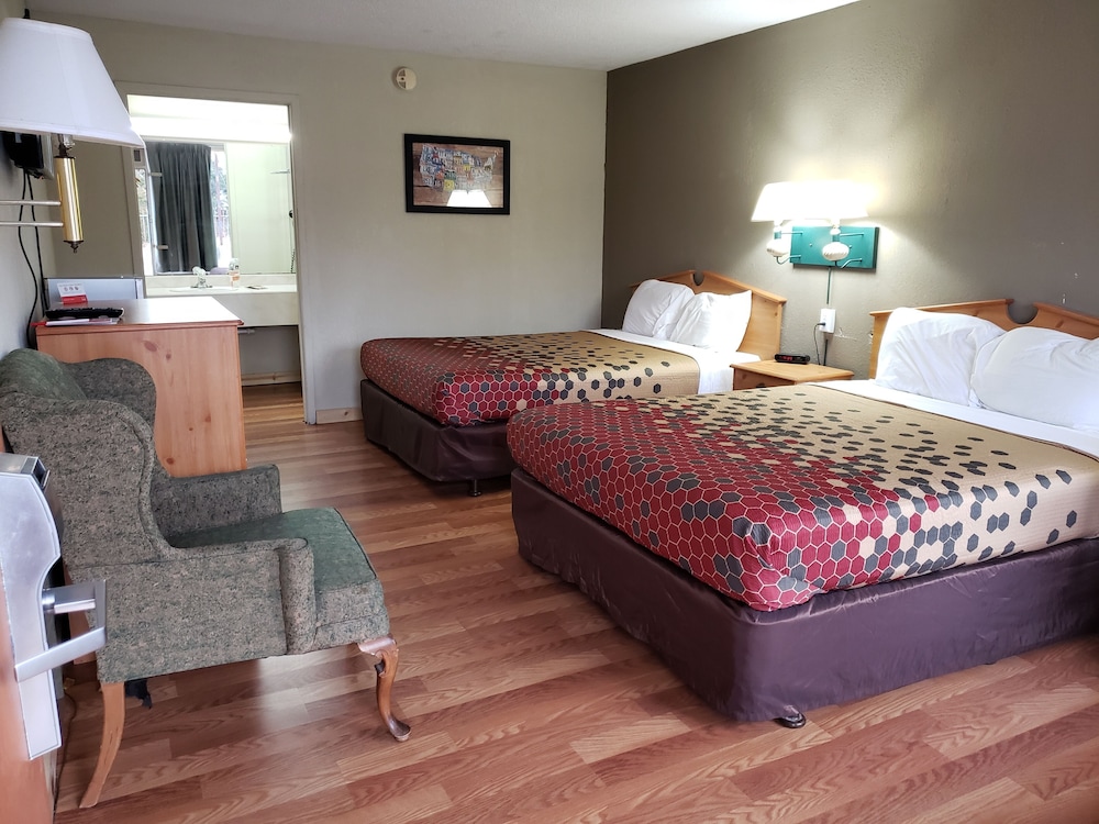 Comfort Quadruple Room, 2 Queen Beds, Non Smoking photo 2