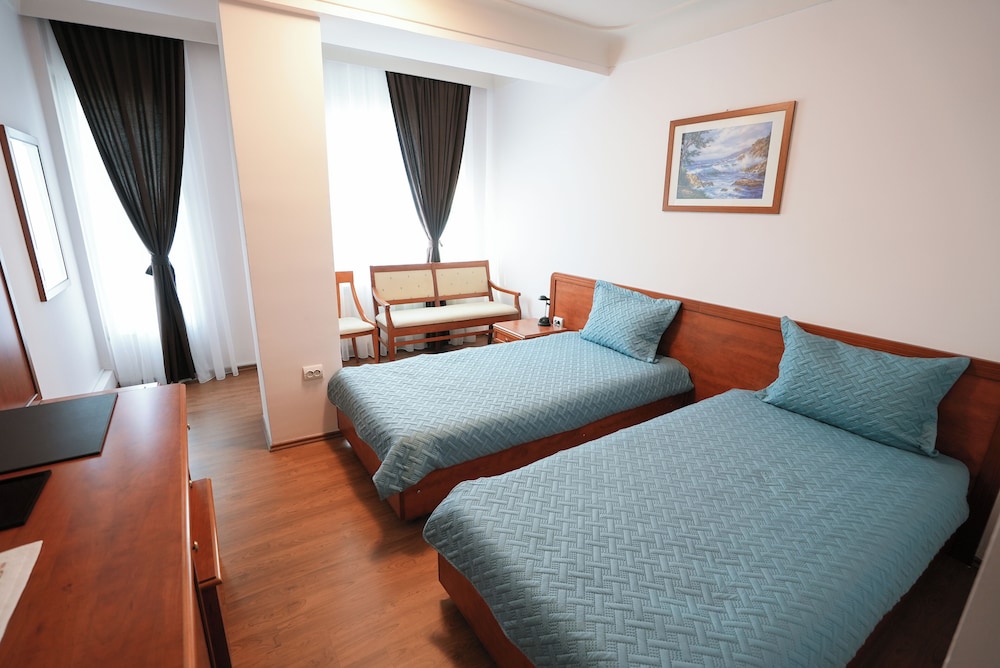 Basic Twin Room photo 1