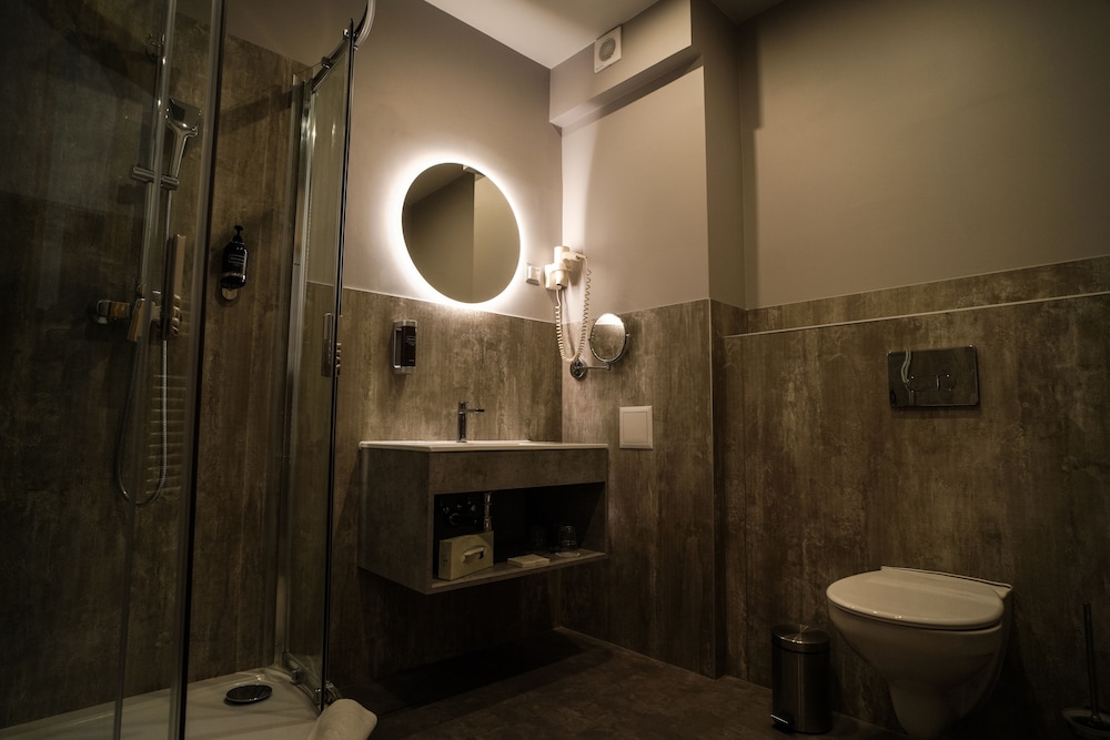 Standard Triple Room with Air-condition - Photo 5