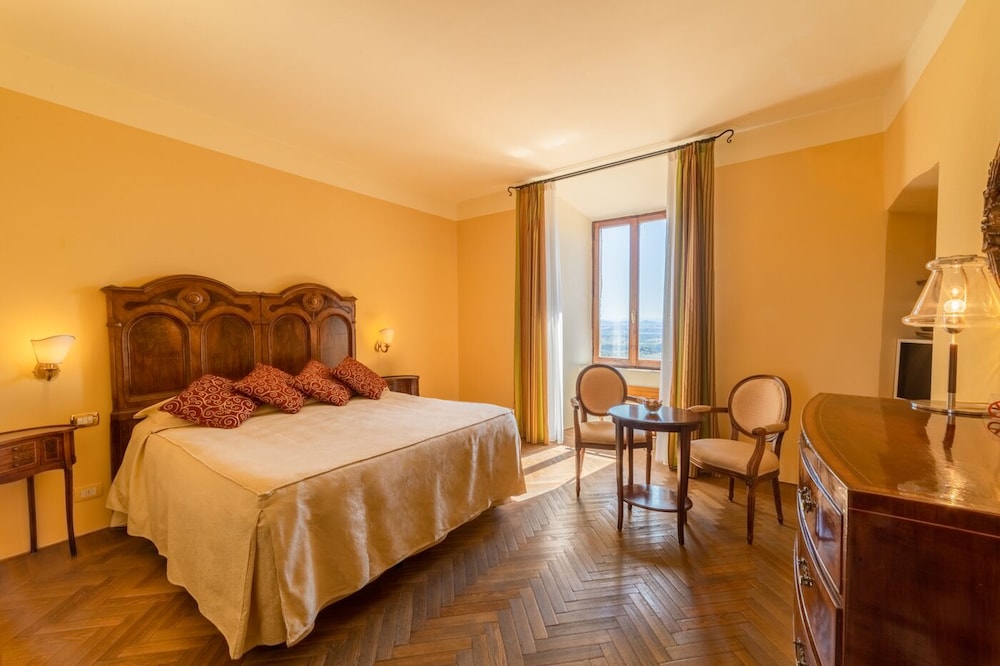 Double Room, 1 King Bed, Valley View photo 1