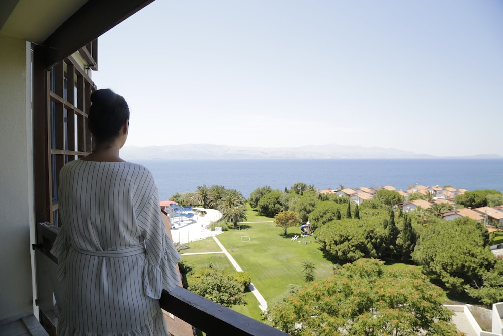 Standard Double or Twin Room, Balcony, Partial Sea View photo 3