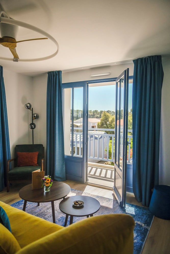 Deluxe Suite, Balcony, Ocean View photo 2