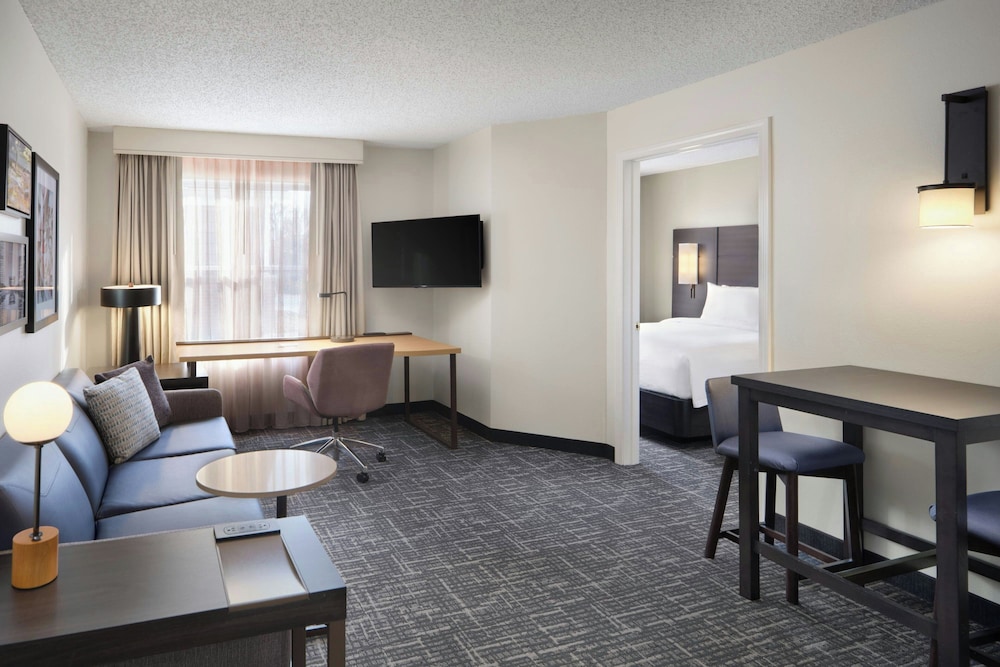 Suite, 1 Bedroom (Mobility/Hearing Accessible, Tub) photo 2
