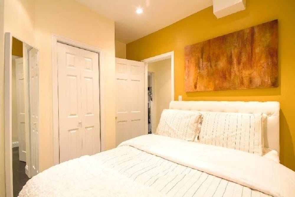 City Apartment, 2 Bedrooms photo 3