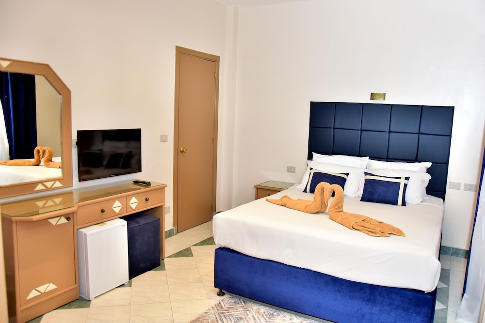 Budget Double Room - Photo 2
