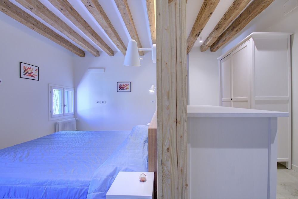 Apartment, 1 Bedroom, Canal View, Ground Floor photo 2