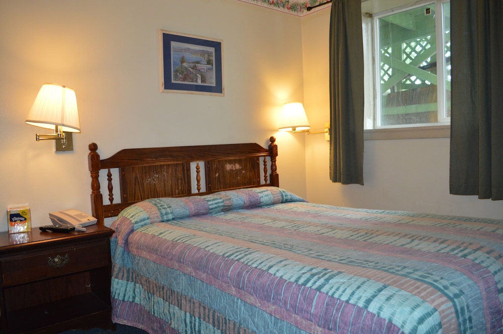Room, 1 Queen Bed, Private Bathroom photo 3