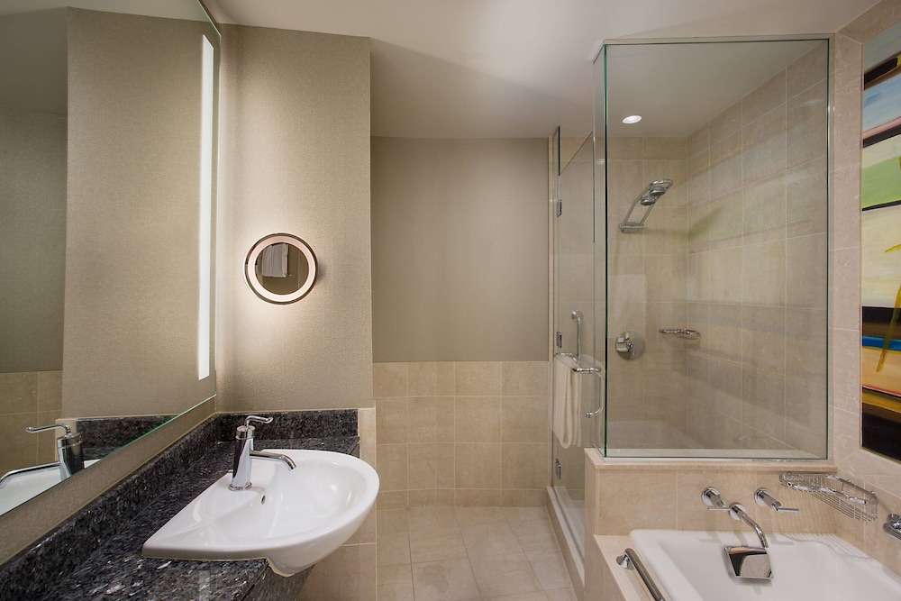 Grand Room, 1 King Bed, River View - Photo 4