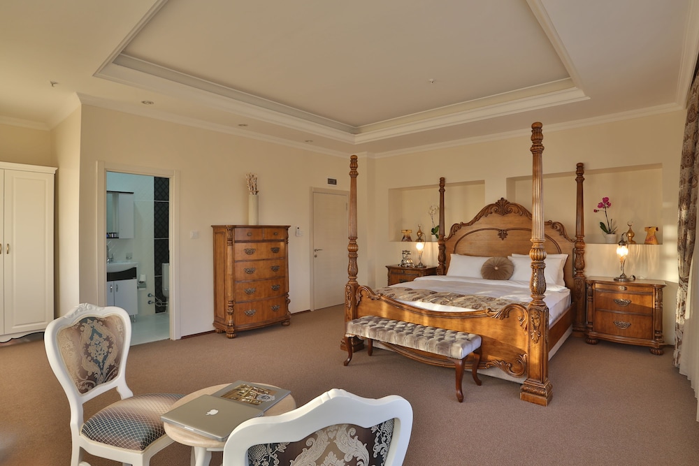 Suite, Balcony, City View photo 1