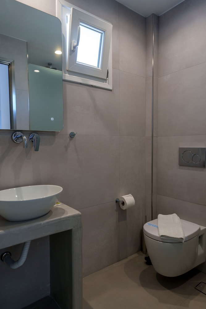 Deluxe Double or Twin Room, Balcony - Photo 7