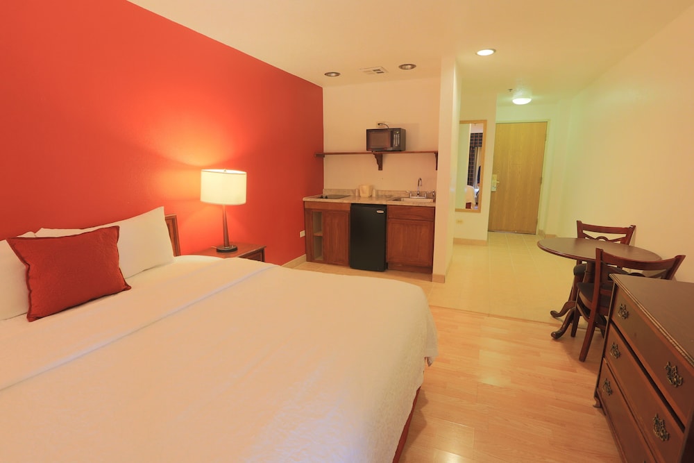 Studio Suite, 1 King Bed, Non Smoking - Photo 1