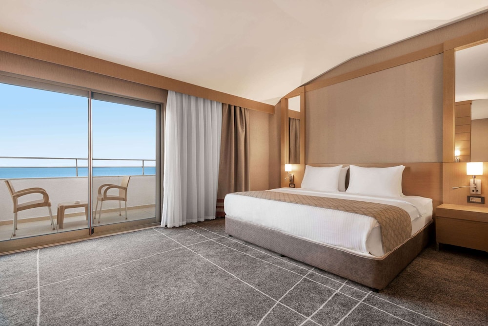 Suite, 1 King Bed, Non Smoking, Sea View - Photo 3