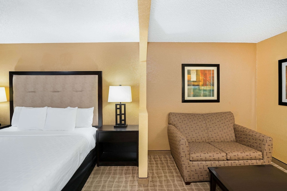 Deluxe Room, 1 King Bed, Non Smoking (Deluxe Executive Room) - Photo 6