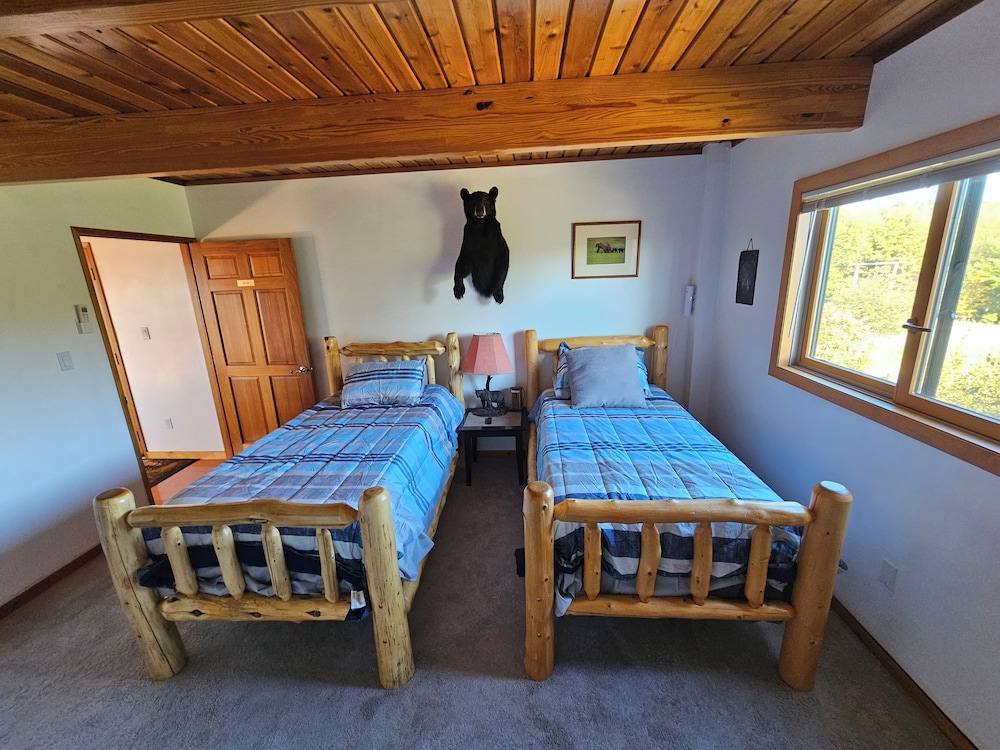 Bear Room at Bear Mountain Lodge photo 1